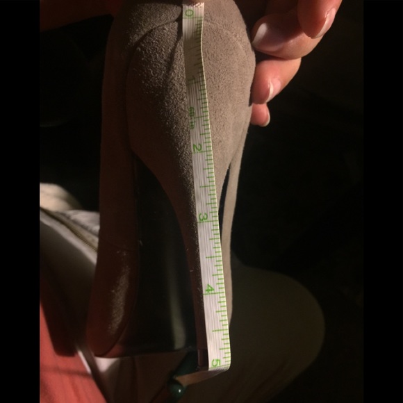 Steve Madden Light Beige Suede Pump Sz10 - Picture 2 of 7